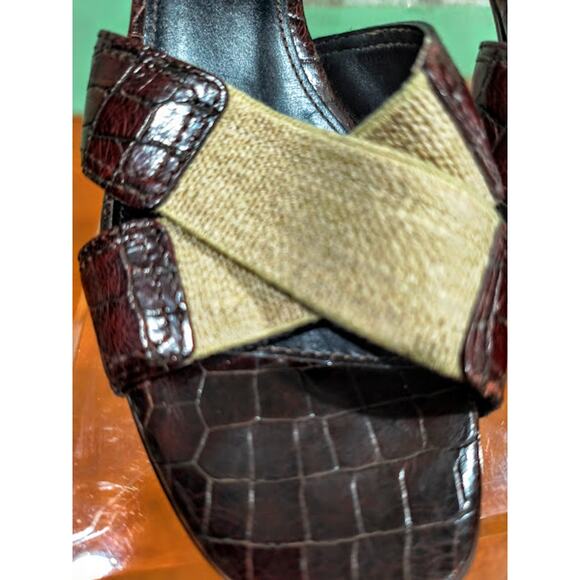 Donald J Pliner Embossed Leather Kitten Heel Sandals, Brown, Beige,  Size 6 - Picture 3 of 7